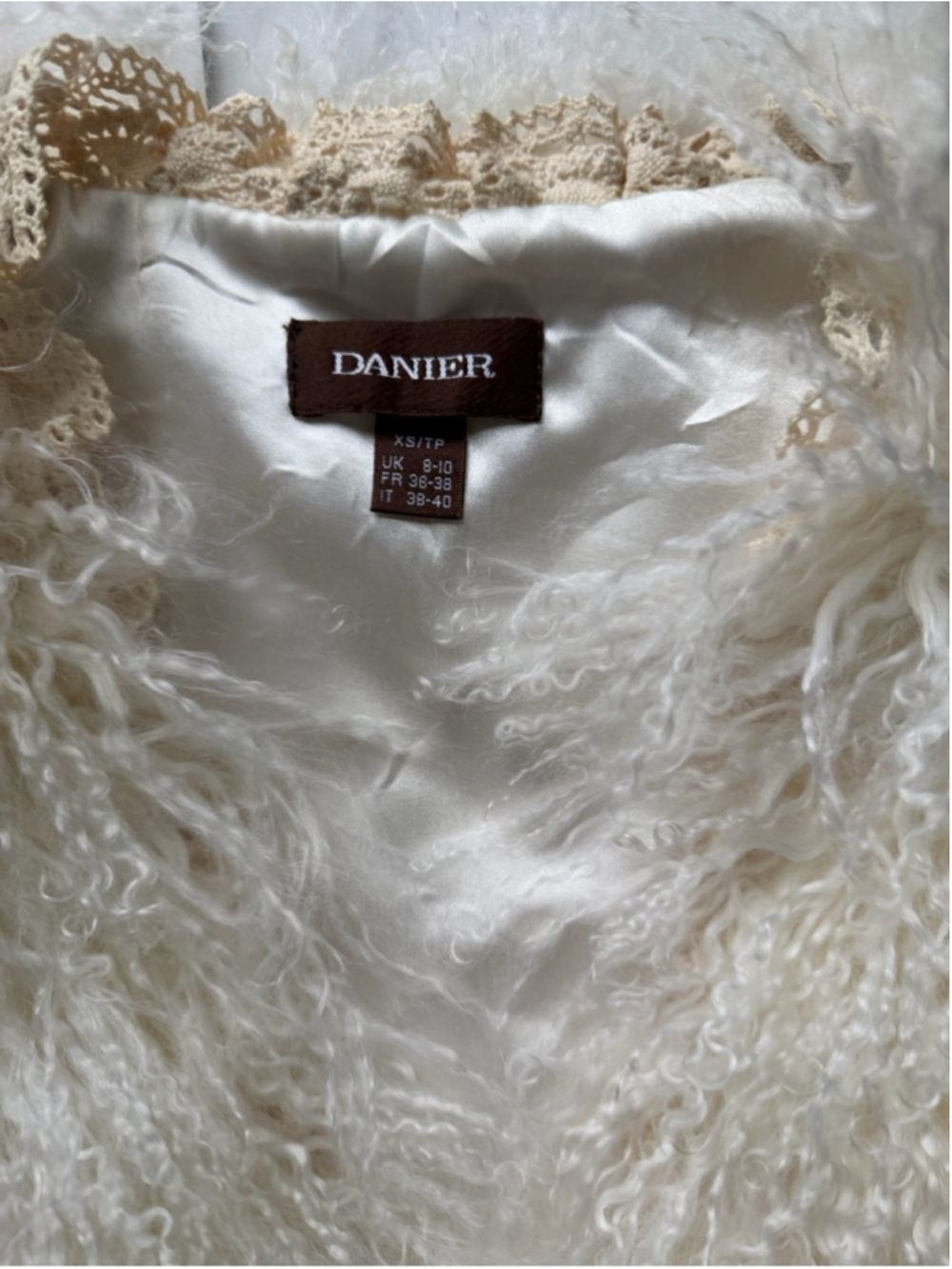 Danier Fur Mongolian lamb 100% authentic vest Ivory Real Shearling Curly - Picture 4 of 12